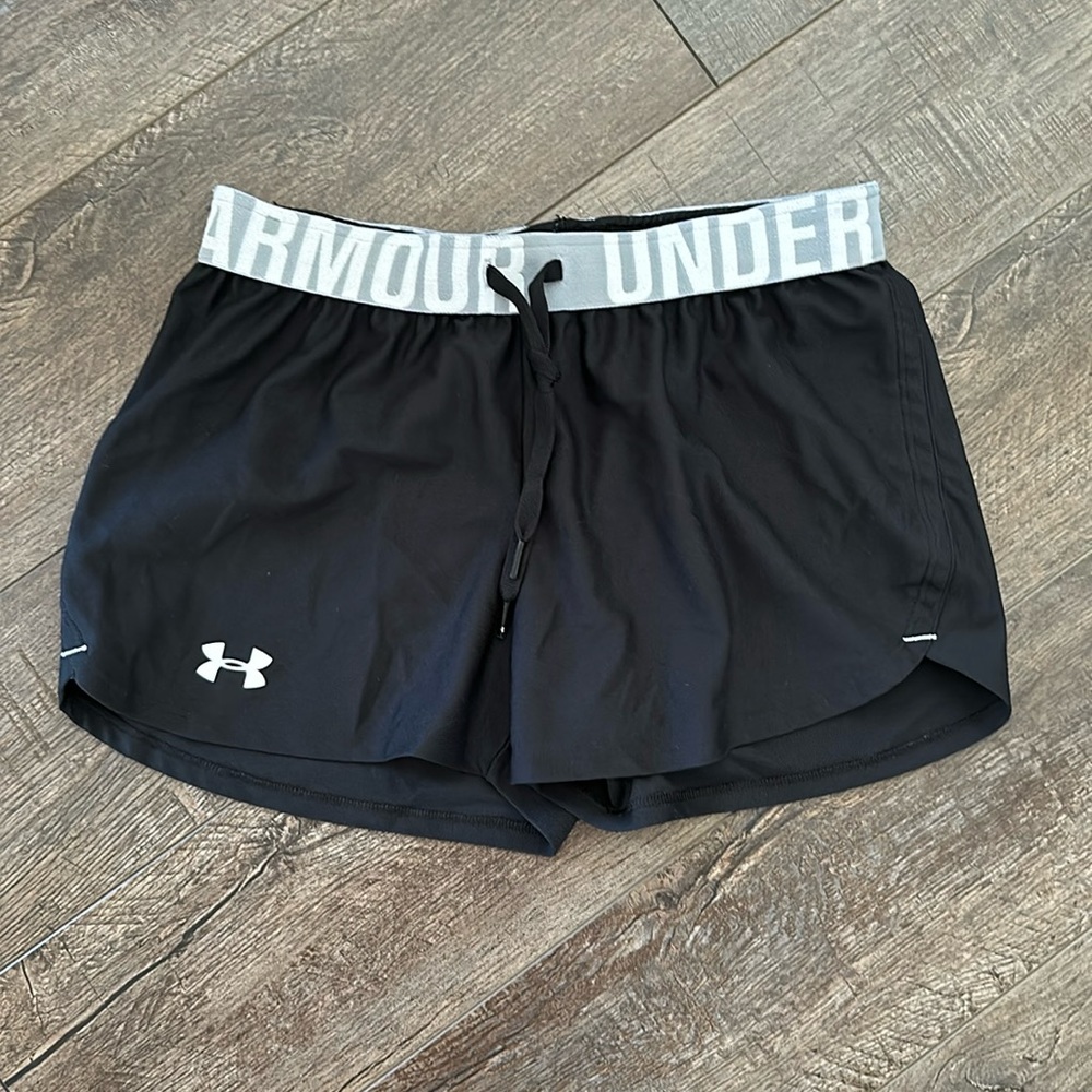 UA Loose Fit Shorty Shorts